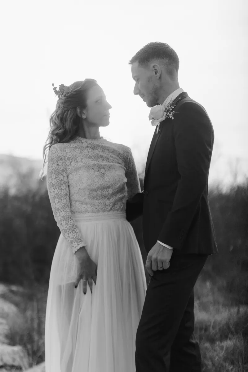 Couple en lumière naturelle